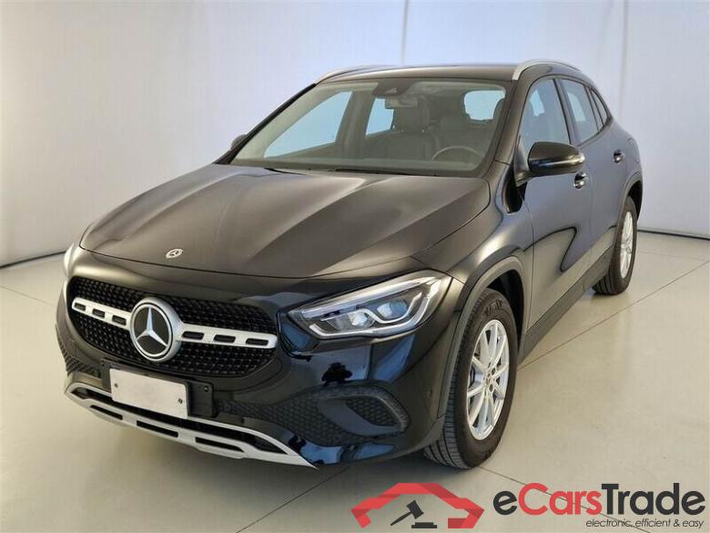 Mercedes 33 MERCEDES-BENZ GLA / 2020 / 5P / CROSSOVER GLA 180 D AUTOMATIC BUSINESS EXTRA #1