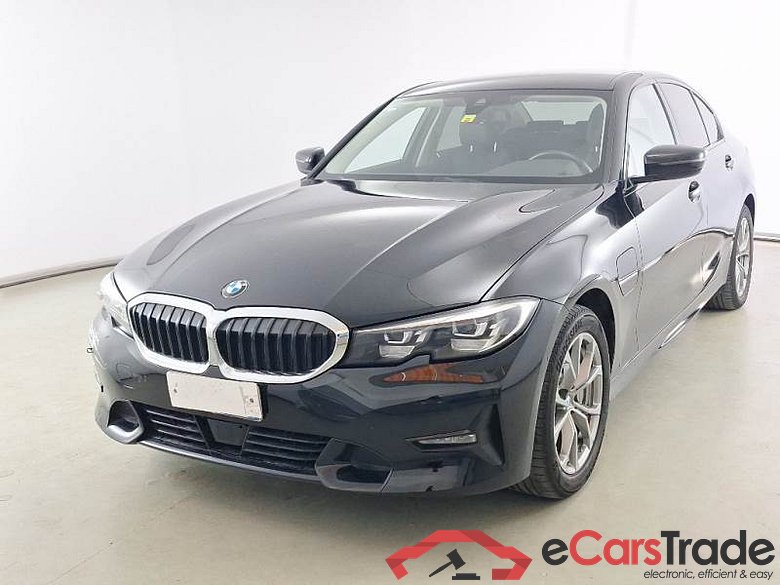 BMW 67 BMW SERIE 3 / 2018 / 4P / BERLINA 330E SPORT AUT.