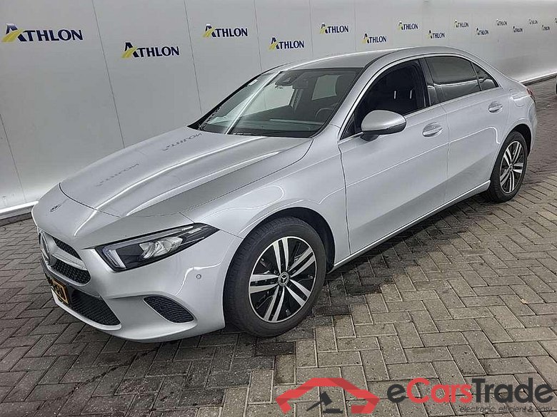 MERCEDES-BENZ A-Klasse Limousine A 250 e DCT Luxury Line 4D 160kW