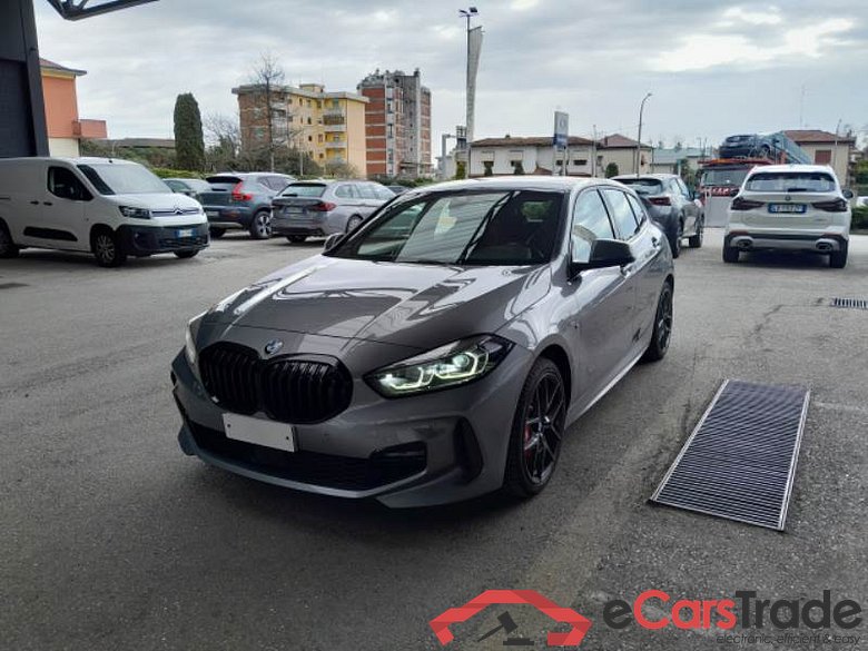 BMW 64 BMW SERIE 1 / 2019 / 5P / BERLINA 118D COLORVISION EDITION