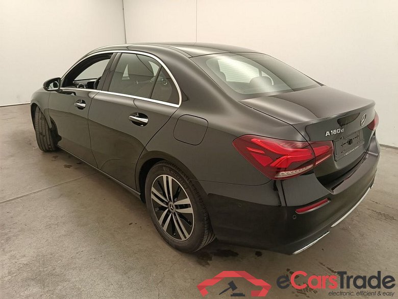 Mercedes-Benz A-Klasse Limousine A 180 d DCT Launch Edition 4d #3