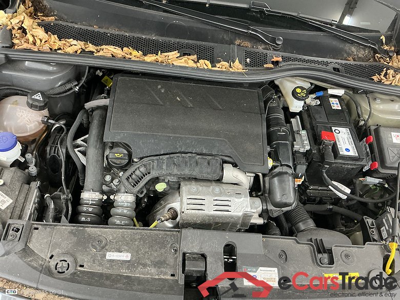 PEUGEOT 208 1.2 PURETECH 74KW S-S GT #6