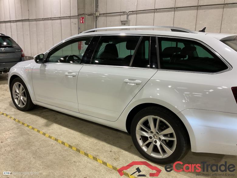 SKODA OCTAVIA COMBI DIESEL - 2017 2.0 CR TDi Style DSG #3