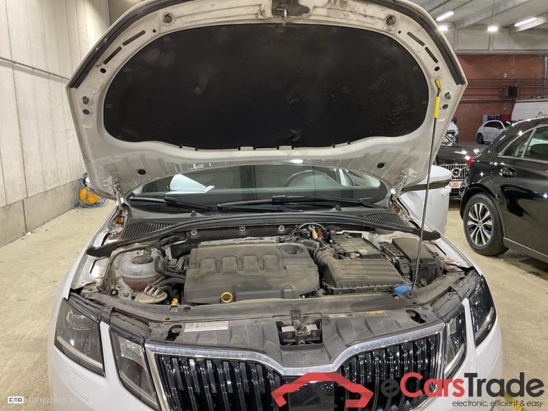 SKODA OCTAVIA COMBI DIESEL - 2017 2.0 CR TDi Style DSG #6
