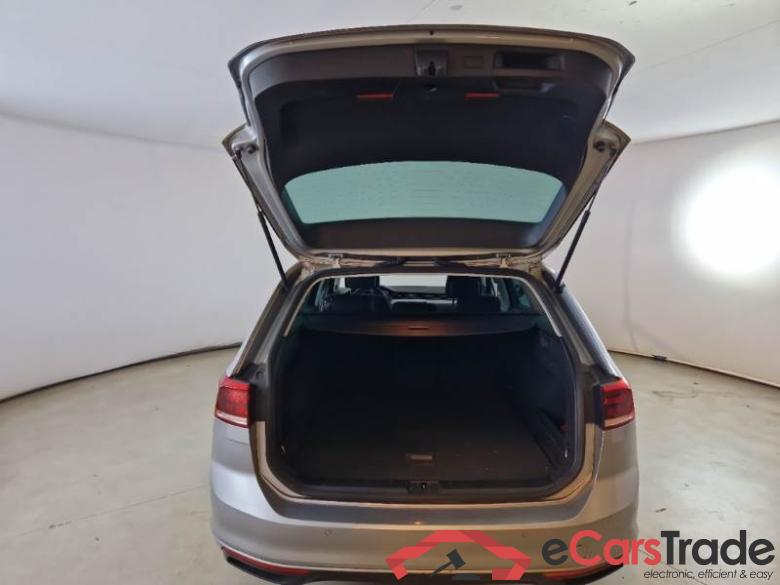 VOLKSWAGEN PASSAT / 2019 / 5P / STATION WAGON VAR. 2.0TDI SCR EVO 110KW BUSIN. BMT DSG #5