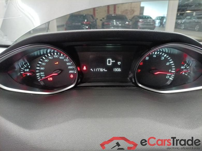 Peugeot 308 1.2 PureTech 110 S&S Active 5d #6
