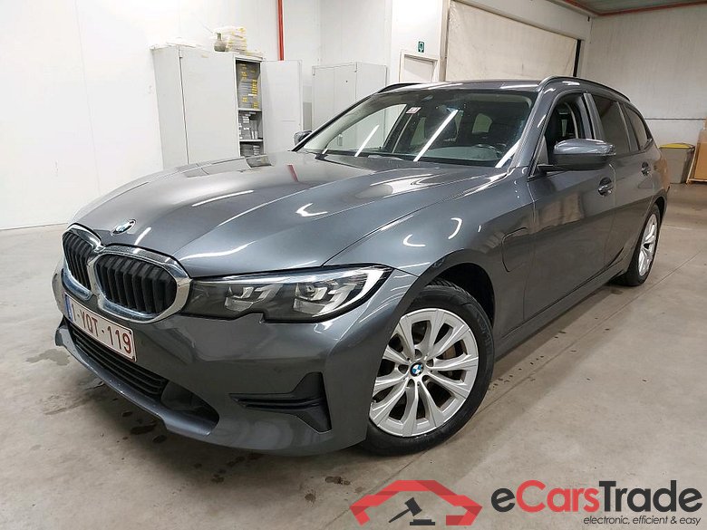 BMW 330e Plug-In Hybrid Aut. LED-Xenon LC-Pro HI-FI Navi Leather KeylessGo Camera Klima PDC ...