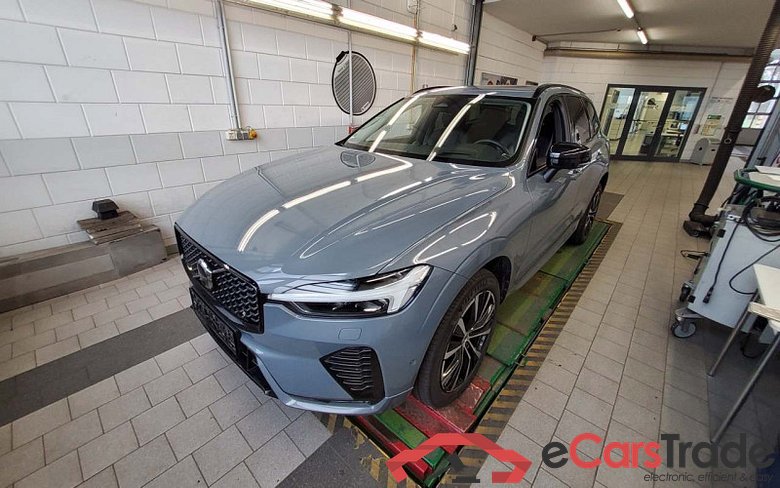 Volvo XC60 (03.2017->) DE - SUV5 B5 (Benzin) AWD EU6d, Ultimate Dark Mild-Hybrid (EURO 6d), (Facelift) #1