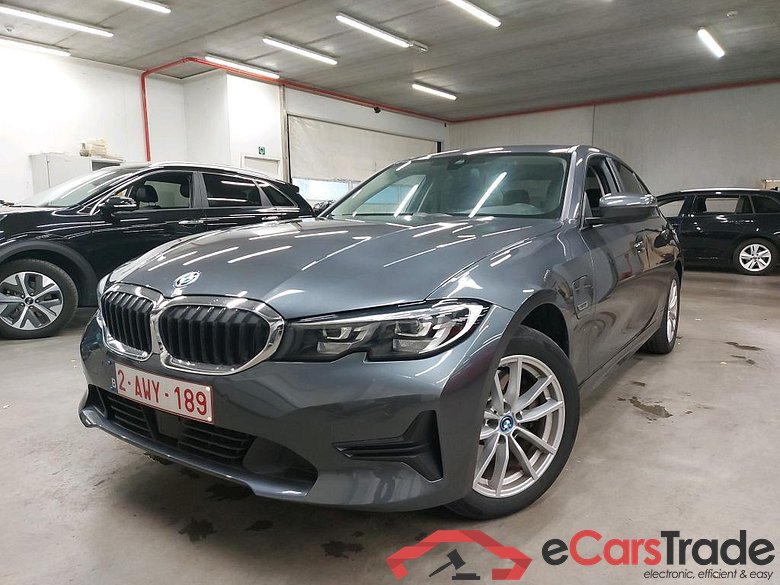 BMW - BMW 3 BERLINE 320e 204PK Business Edition With Heated Vernasca Sport Seats & Active Cruise & Driving Assistant Pack * HYBRID *