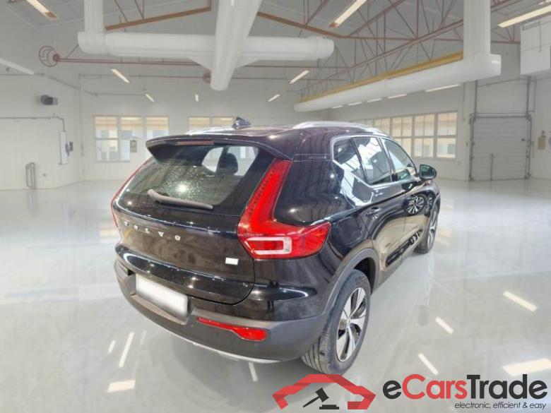 VOLVO XC40 / 2017 / 5P / SUV T5 PLUG-IN HYBRID AUTO RECH INSCRIP EXPR #2