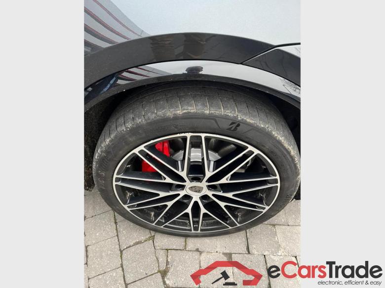 PORSCHE e-Macan Macan Turbo #6