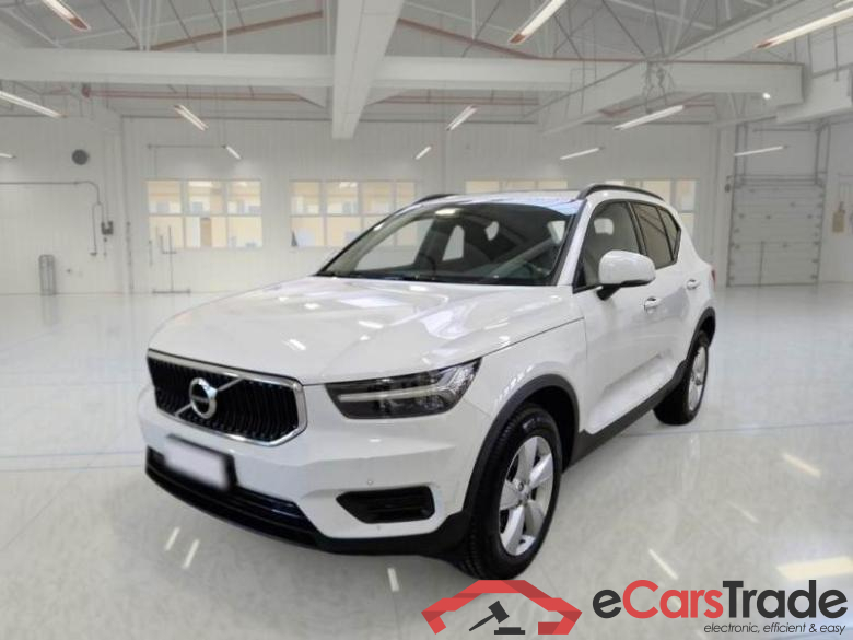VOLVO XC40 / 2017 / 5P / SUV T2 MOMENTUM CORE