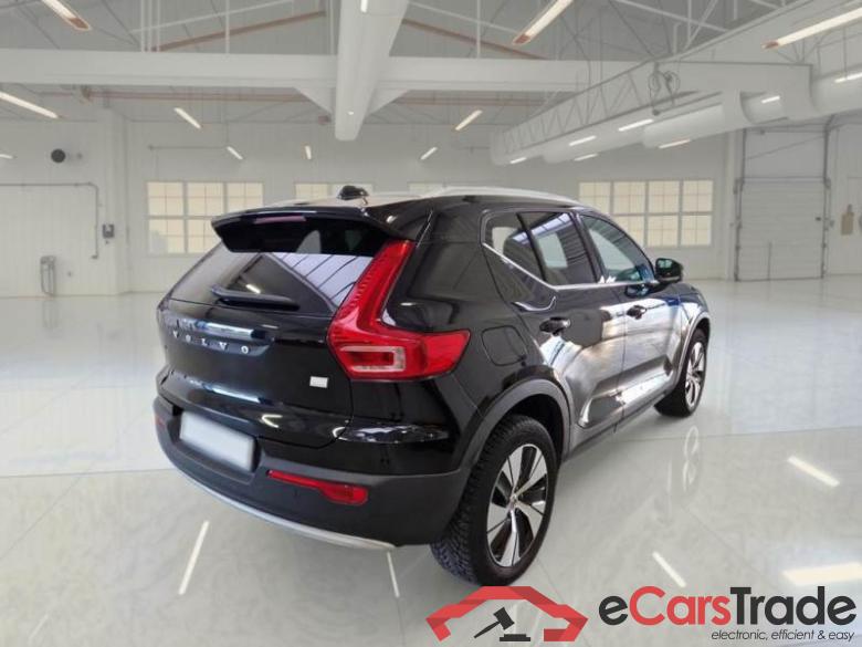 VOLVO XC40 / 2017 / 5P / SUV T4 PLUG-IN HYBRID AUTO RECH INSCRIP EXPR #2