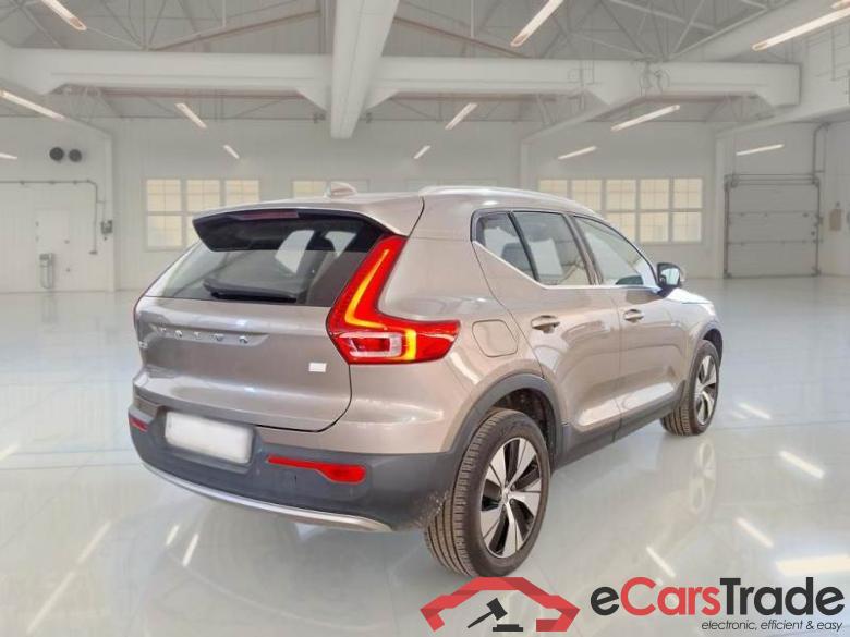 VOLVO XC40 / 2017 / 5P / SUV T4 PLUG-IN HYBRID AUTO RECH INSCRIP EXPR #2