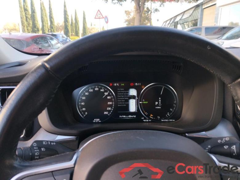 VOLVO XC60 / 2017 / 5P / todoterreno 2.0 T6 AWD Recharge Inscription Exp Auto #4