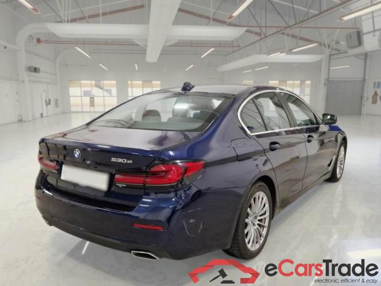 BMW SERIE 5 / 2020 / 4P / BERLINA 530E BUSINESS AUTO #2