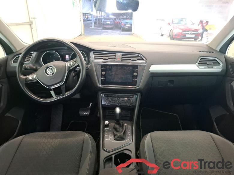 VOLKSWAGEN Tiguan / 2016 / 5P / SUV 2.0 TDI 150 DSG7 Confortline Business #5