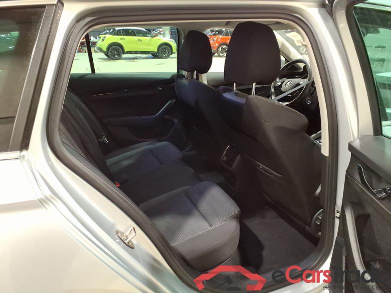 SKODA OCTAVIA COMBI 1.4 TSI PHEV 150KW DSG AMBITION #5