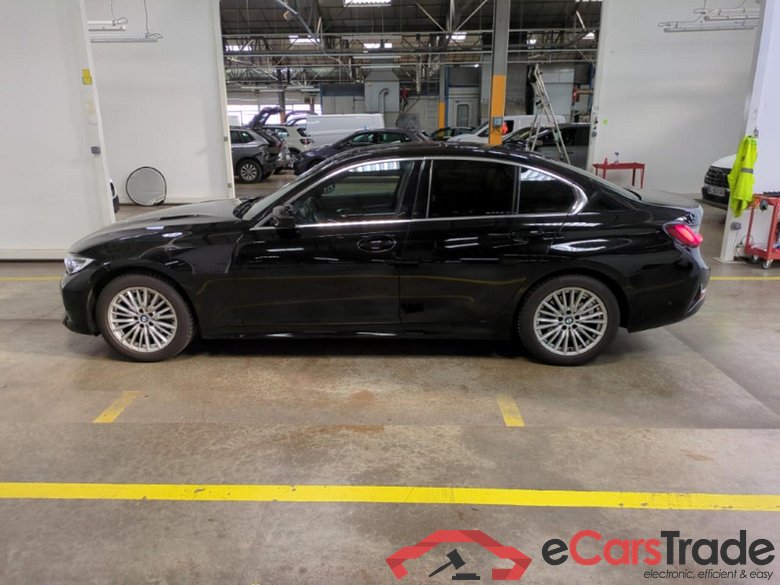 BMW Série 3 Berline / 2018 / 4P / Berline 320d 190ch Luxury BVA8 #2