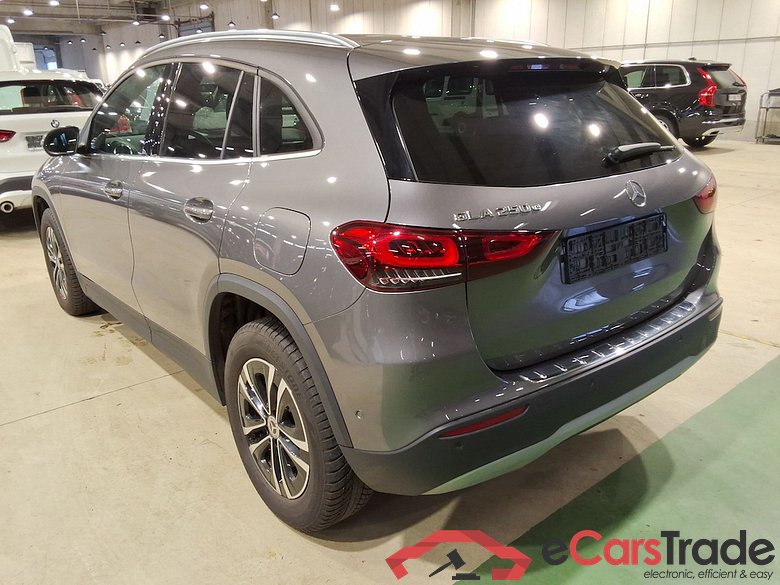 MERCEDES-BENZ GLA 1.3 GLA 250 E DCT BUSINESS LINE #2