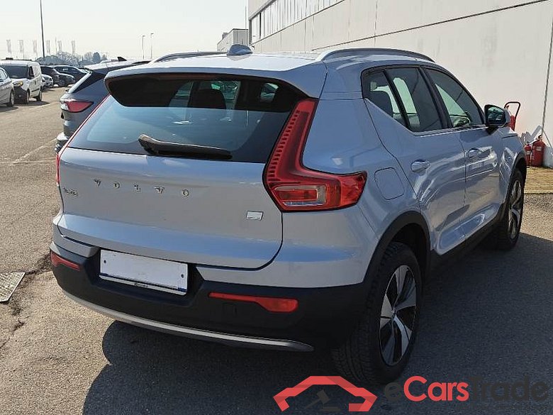 VOLVO XC40 / 2017 / 5P / SUV T4 PLUG-IN HYBRID AUTO RECH INSCRIP EXPR #2
