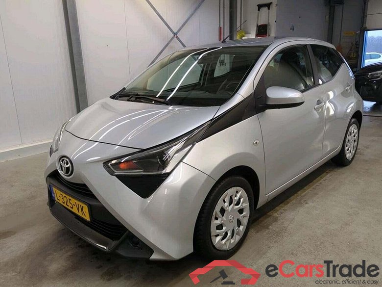 TOYOTA Aygo 1.0 VVT-i x-play #1