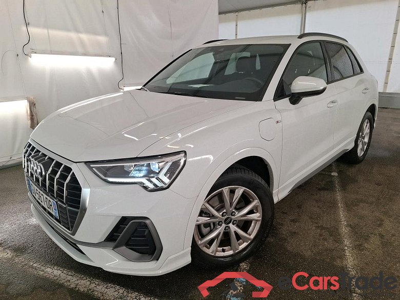 AUDI Q3 / 2018 / 5P / SUV 45 TFSI E 245 S TRONIC S LINE