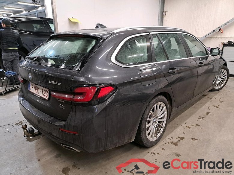 BMW 530e Plug-In Hybrid Aut. LED-Xenon LC-Pro ACC Ambient Navi-Pro Leather KeylessGo Camera Klima PDC ... #2
