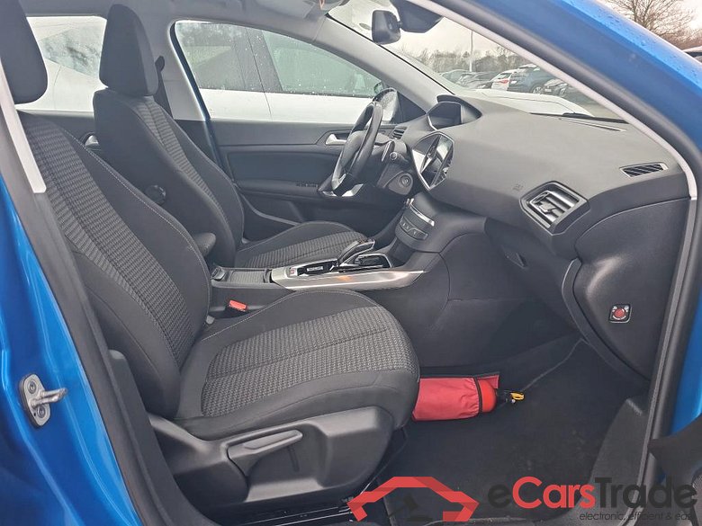 PEUGEOT - PEU 308 BlueHDi 130PK EAT8 Active Pack With 3D Nav & VisioPark I #3