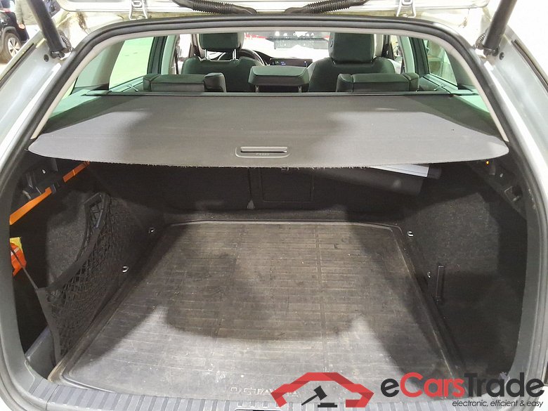 SKODA OCTAVIA COMBI 2.0 CRTDI 110KW DSG7 STYLE #3