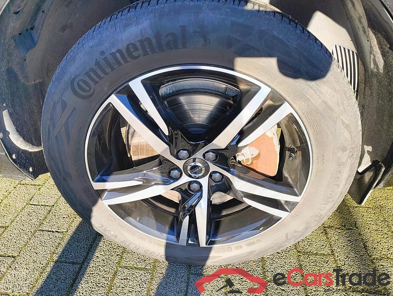 VOLVO XC60 2.0 B4 MHEV Plus Dark #6