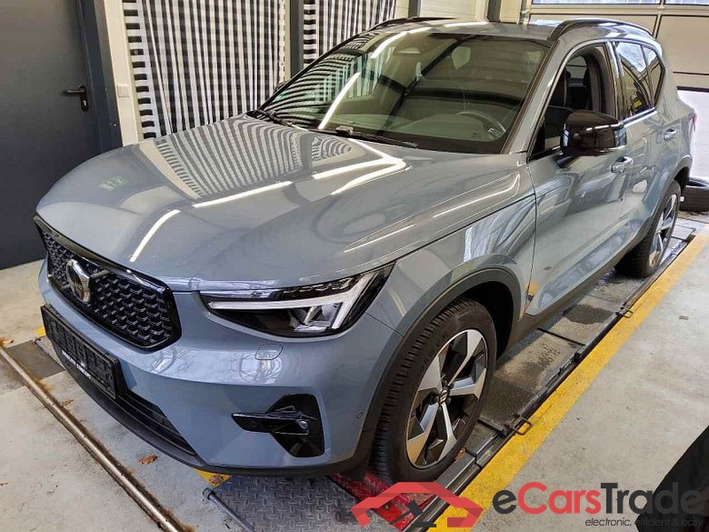 Volvo XC40 (2017->) DE - SUV5 B4 2WD EU6d, Ultimate Dark (EURO 6d), (Facelift) 2022 - 2023 #1