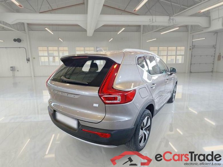 VOLVO XC40 / 2017 / 5P / SUV T5 PLUG-IN HYBRID RECH INSCRIP EXPR #2