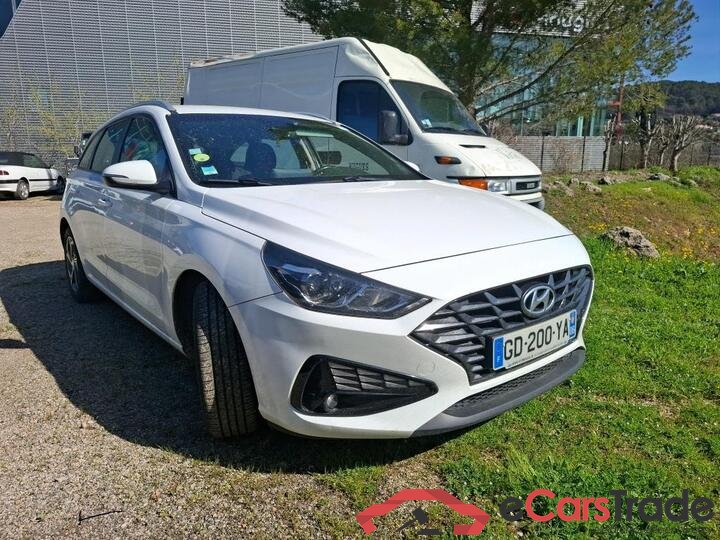 Hyundai i30 1.6 CRDI Aut. Navi KeylessGo Camera Klima PDC ... #2