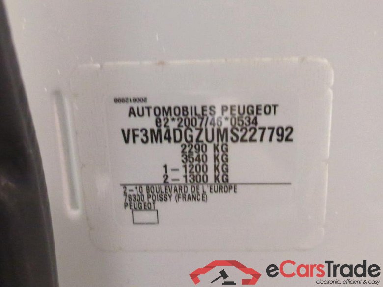 3008 Hybrid 225 GT 1.6 Plug-In 165KW AT8 E6d #4