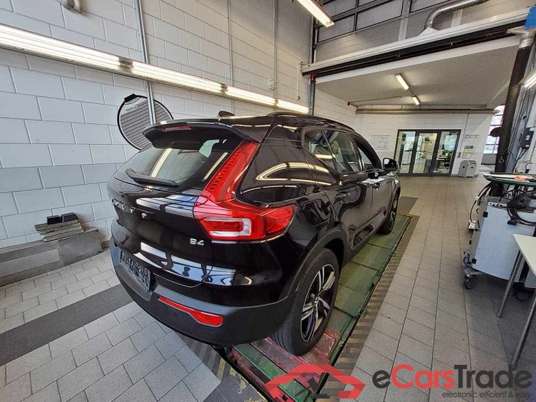 Volvo XC40 (2017->) DE - SUV5 B4 2WD EU6d, R-Design (EURO 6d), 2020 - 2022 #3