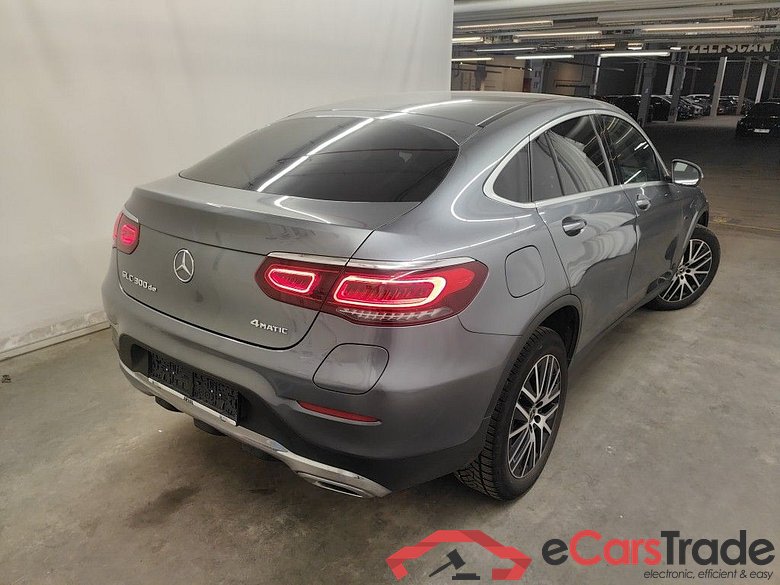 Mercedes-Benz GLC Coupé GLC 300 de 4MATIC 5d #2