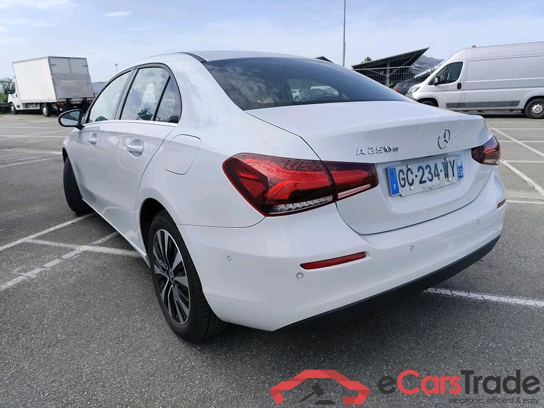 MERCEDES-BENZ Classe A Berline / 2018 / 4P / Berline A 250 e Business Line 8G-DCT #2