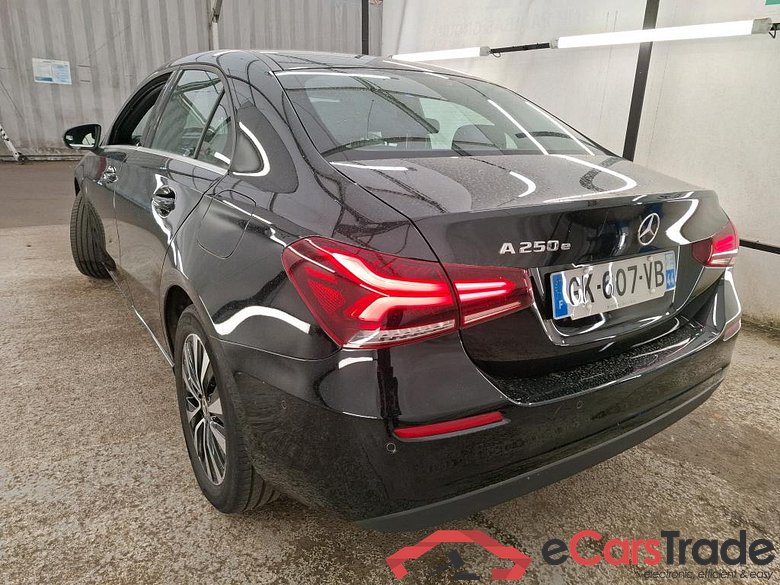 MERCEDES-BENZ Classe A Berline 2018 4P Berline A 250 e Business Line 8GDCT #2
