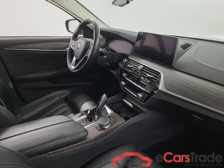 BMW 5-serie Touring 530dA xDrive Business Edition Plus 5D 210kW #6
