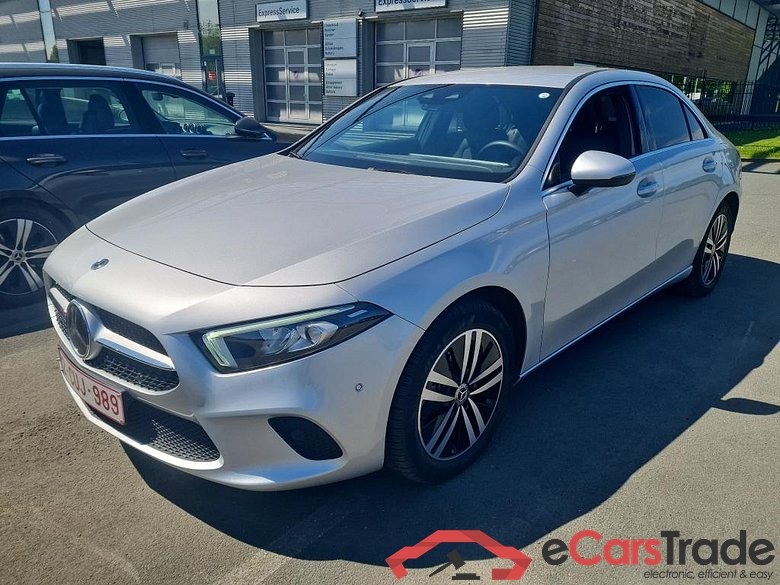 MERCEDES-BENZ A-CLASS LIMOUSINE 1.3 A 250 E LUXURY LINE DCT
