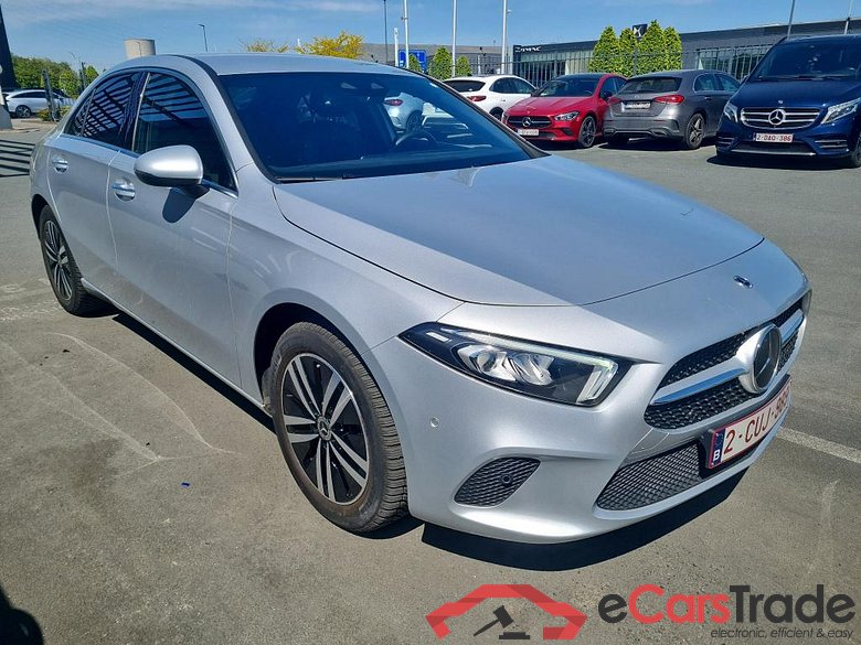 MERCEDES-BENZ A-CLASS LIMOUSINE 1.3 A 250 E LUXURY LINE DCT #2