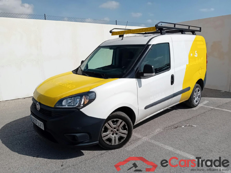 FIAT Doblò Cargo/2015/4P/furgón derivado de turismo Cargo SX 1.6 Mjet 77kW (105CV) #1