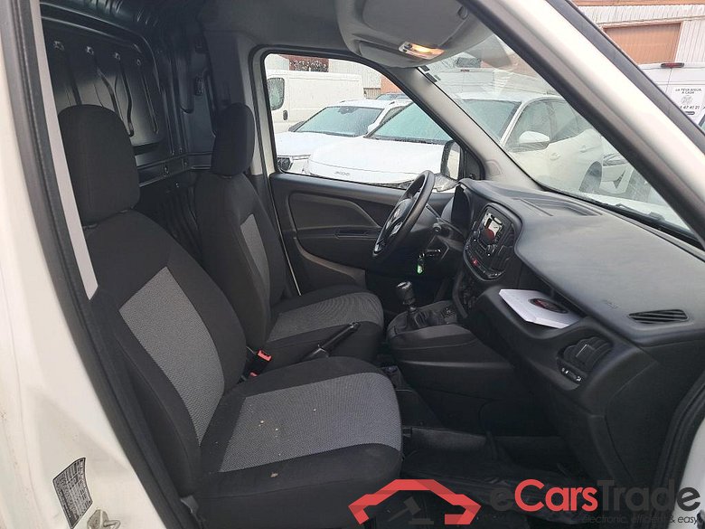 FIAT Doblò Cargo/2015/3P/furgón derivado de turismo Cargo Base 1.6 Mjet 66kW (90CV) #6