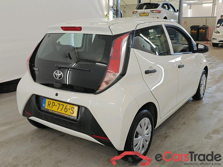 Toyota AYGO 1.0 VVT-i x-fun 5d #2