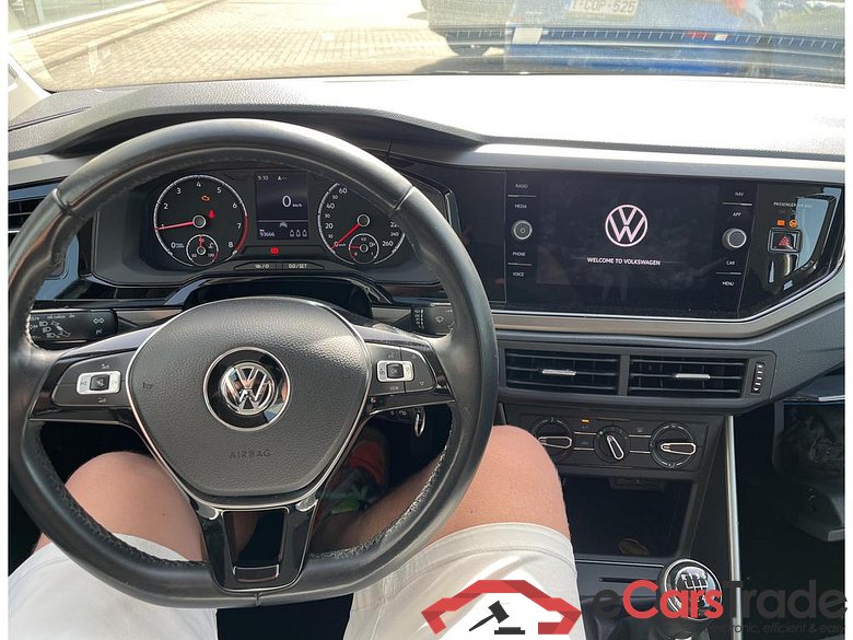 VOLKSWAGEN Polo Polo Comfortline 1.0 70 kW (95 ch) 5 vitesses manuel #4