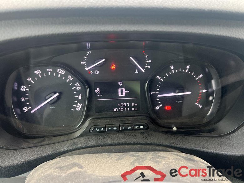 PEUGEOT Expert / 2016 / 4P / furgón Furgón Premium 1.5 BlueHDi 100 Standard (AC) #4