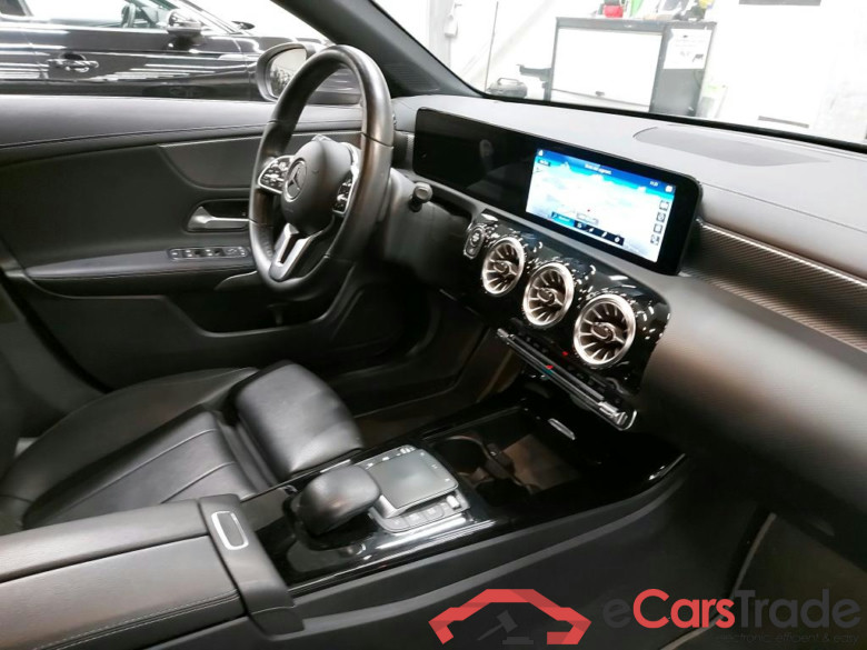 MERCEDES - MER CLA SHOOTING BRAKE 200 d 150PK DCT Business Solution Luxury & Smartphone Integration & Trailer Towing Hook #3