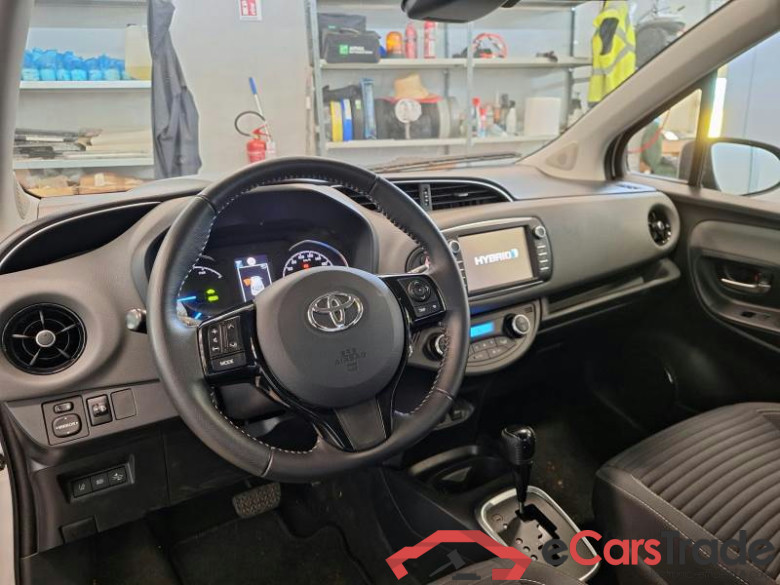 TOYOTA YARIS / 2017 / 5P / BERLINA 1.5 HYBRID BUSINESS #3