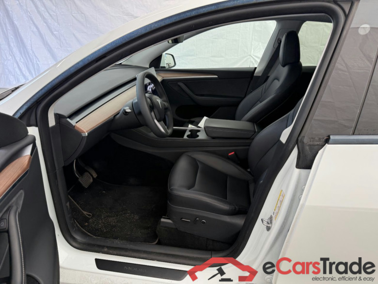 TESLA Model Y Long Range Dual Motor AWD 5d 378kW #4